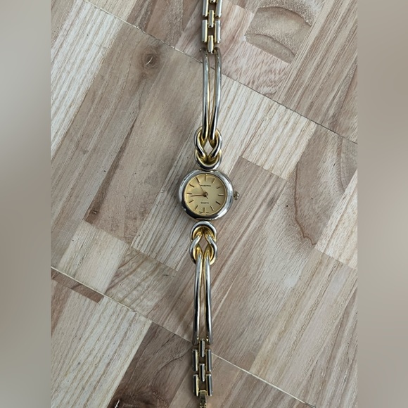 Majestron Ladies Watch Gold Tone Dial Gold Tone Knot Bracelet - Picture 5 of 12